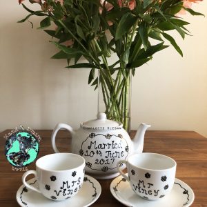 Hand Drawn Daisy Chain design teapot gift set from Charlotte Kleban & Hand Drawn World. Lovely idea for a gift for a lovely couple